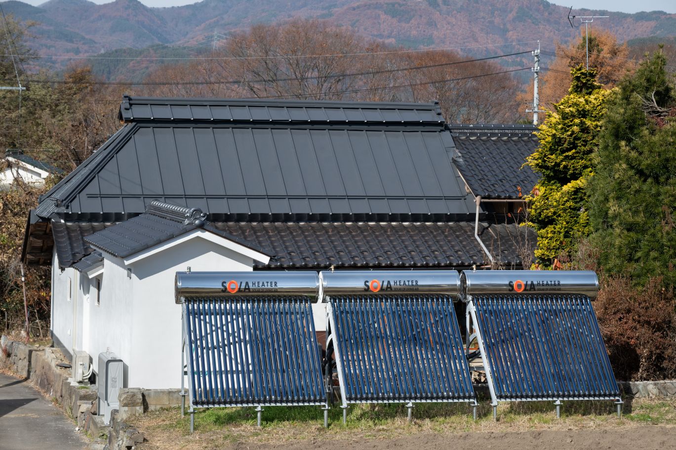 古民家再生その５　太陽光パネルではなく太陽熱温水器　